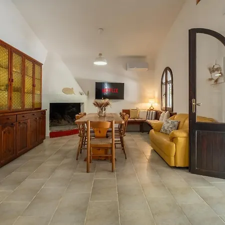 Villa Ambra - 3 Minute Sea & Private Garden