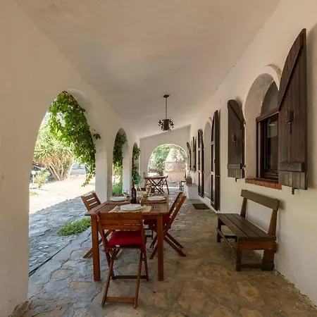 Villa Ambra - 3 Minute Sea & Private Garden *