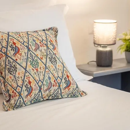 Ambra - 3 Minute Sea & Private Garden Vila *