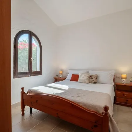 Ambra - 3 Minute Sea & Private Garden *