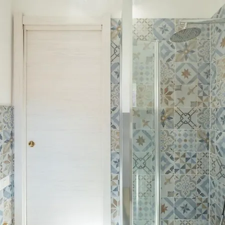 Ambra - 3 Minute Sea & Private Garden
