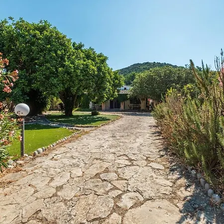 Ambra - 3 Minute Sea & Private Garden *